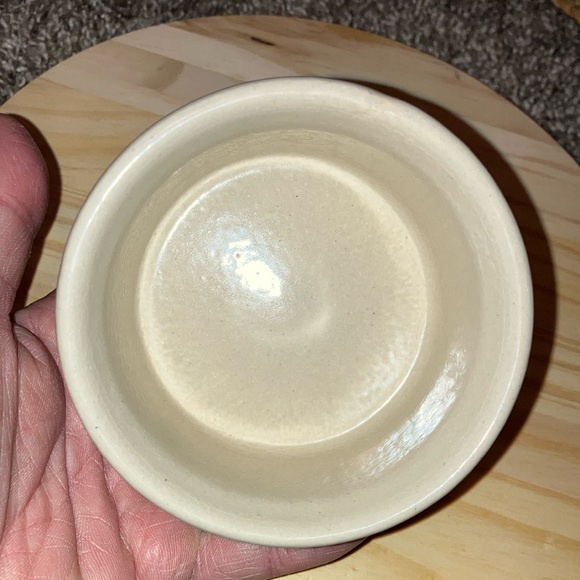 Robinson Ransbottom USA Cream Bowl with Red and Green Festive Berry Design - Picture 2 of 4